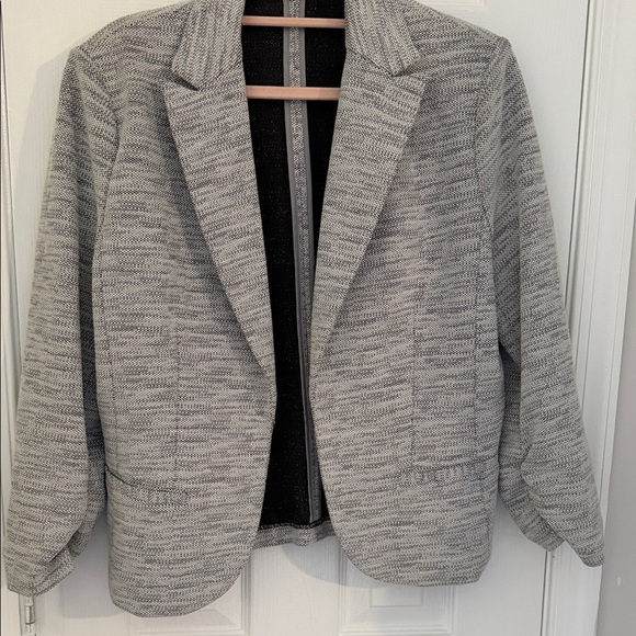 Amanda & Chelsea Jackets & Blazers - Amanda & Chelsea Textured Gray Blazer